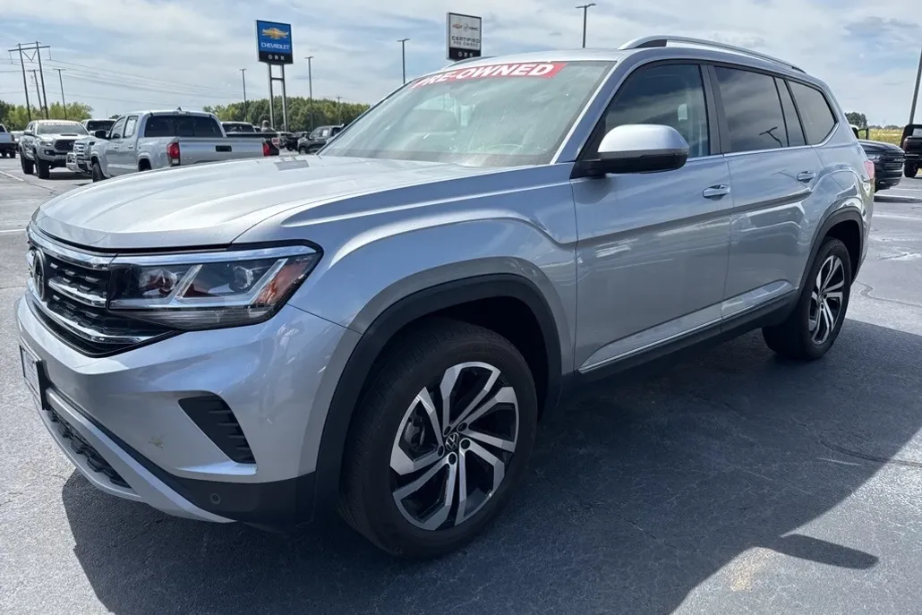 2023 Volkswagen Atlas SEL photo 1