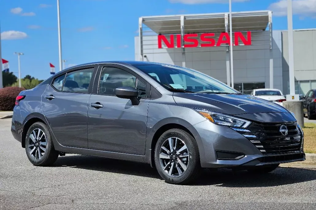 2025 Nissan Versa SV photo 1