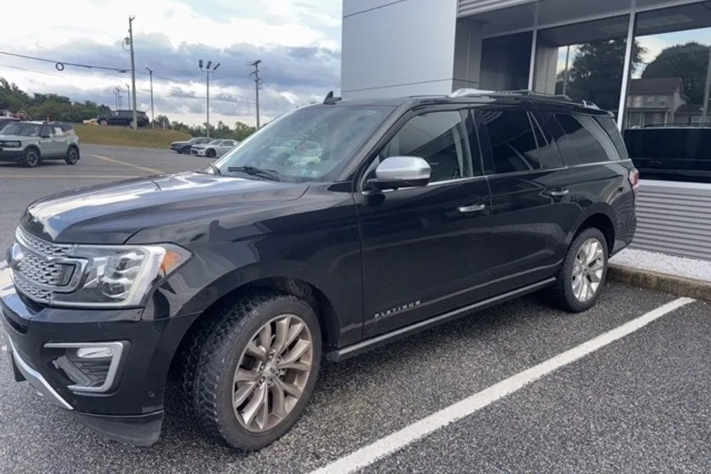2019 Ford Expedition MAX Platinum photo 1