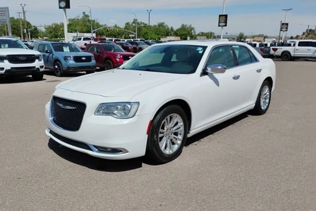 2017 Chrysler 300 C photo 1