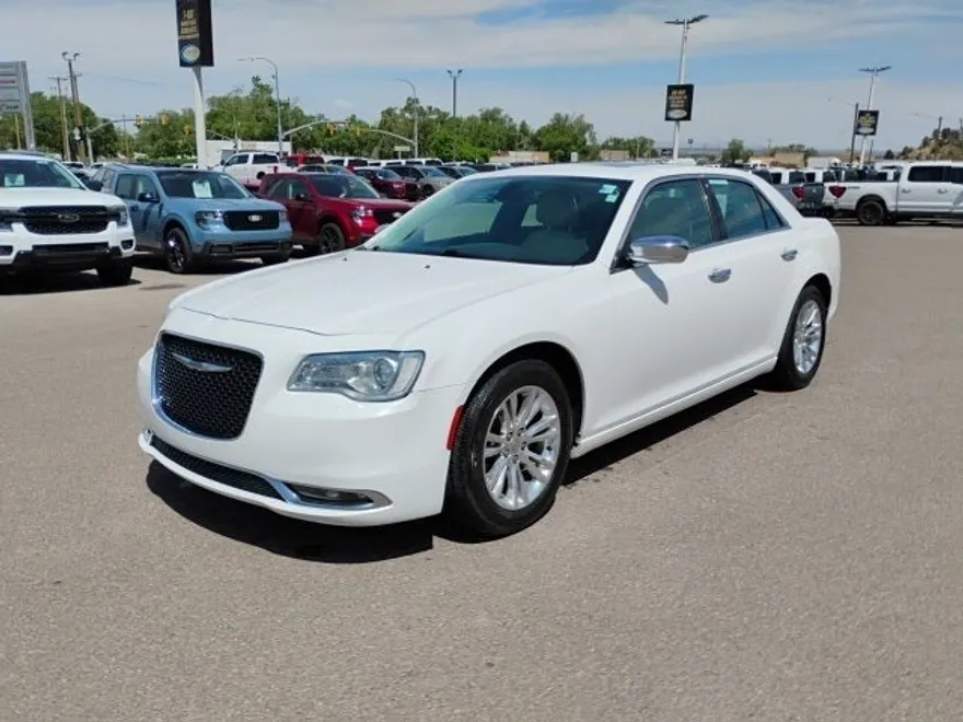 2017 Chrysler 300 C photo 1