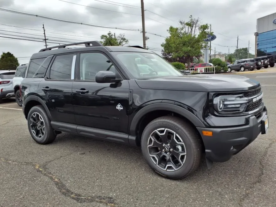 2025 Ford Bronco Sport Outer Banks photo 1