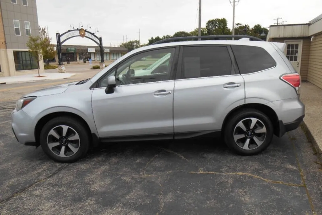 2017 Subaru Forester Limited photo 1