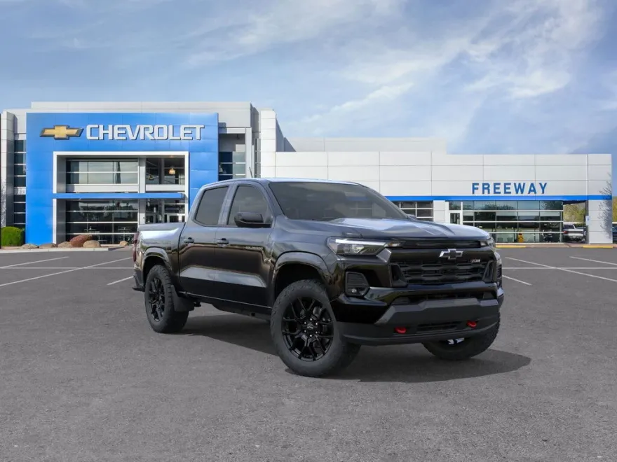 2025 Chevrolet Colorado Z71 photo 1