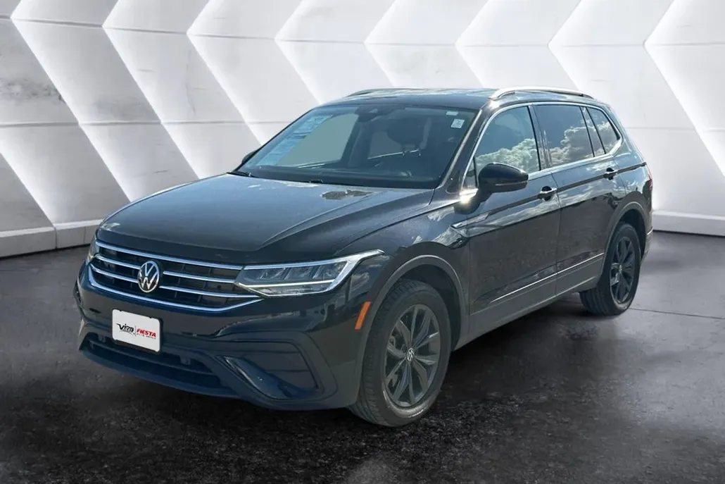 2023 Volkswagen Tiguan SE photo 1