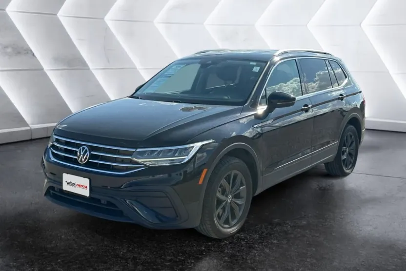 2023 Volkswagen Tiguan SE photo 1