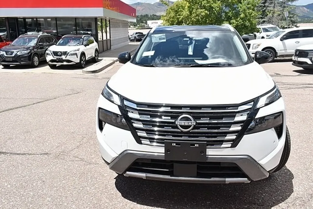 2025 Nissan Rogue SL photo 1