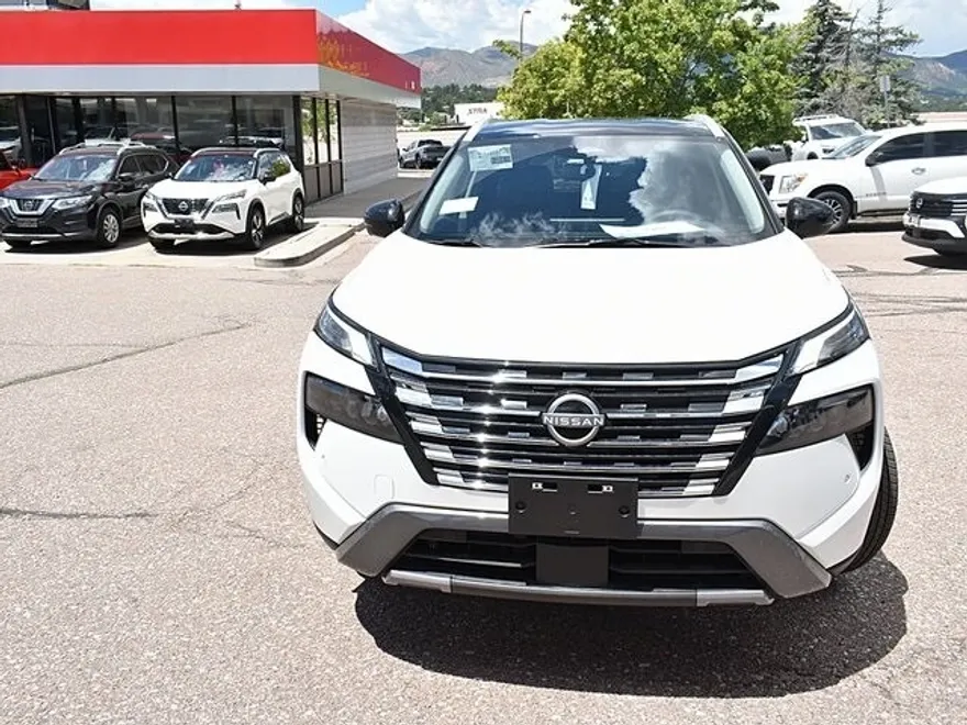 2025 Nissan Rogue SL photo 1