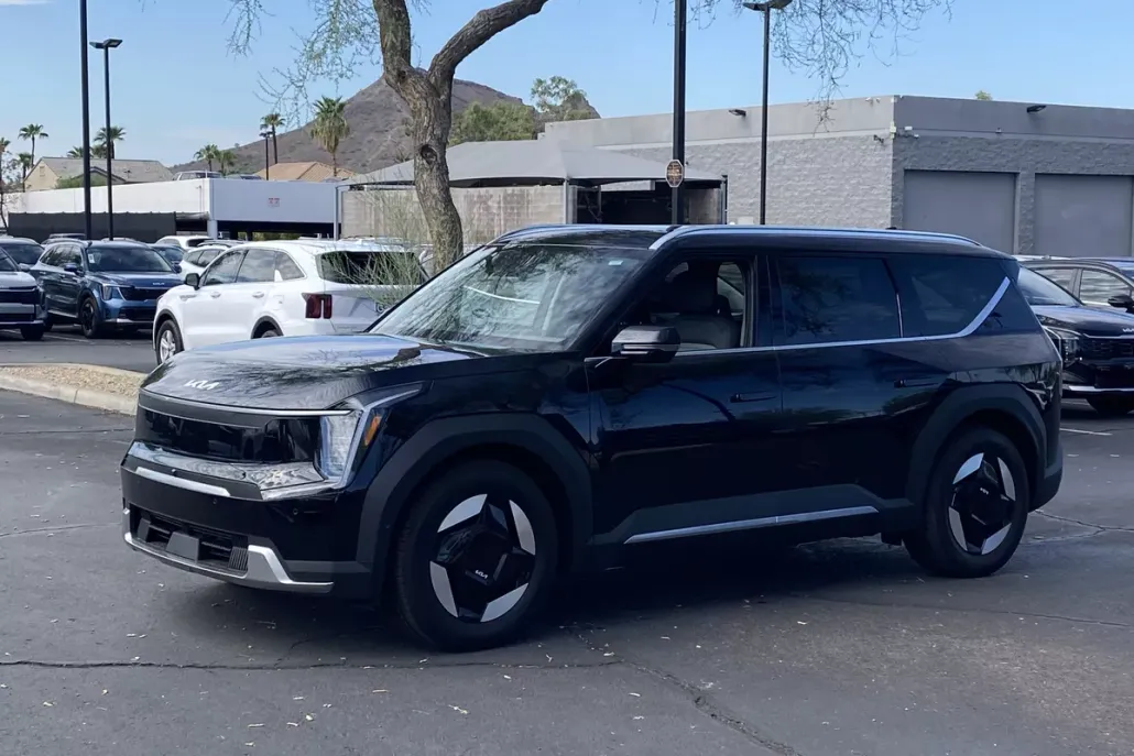2026 Kia EV9 Wind AWD photo 1