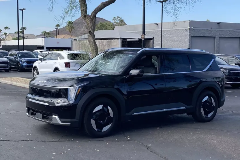 2026 Kia EV9 Wind AWD photo 1