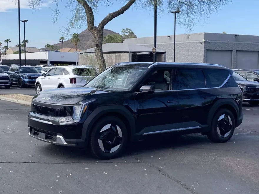 2026 Kia EV9 Wind AWD photo 1