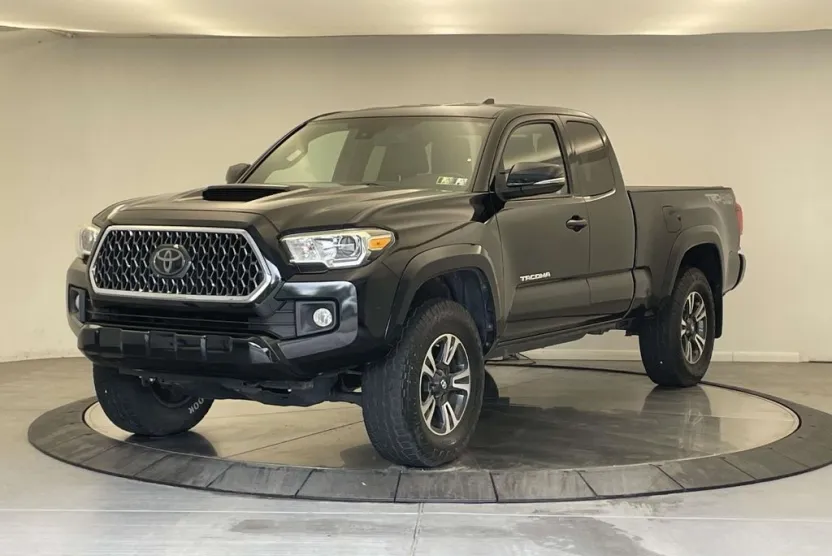 2018 Toyota Tacoma TRD Sport photo 1