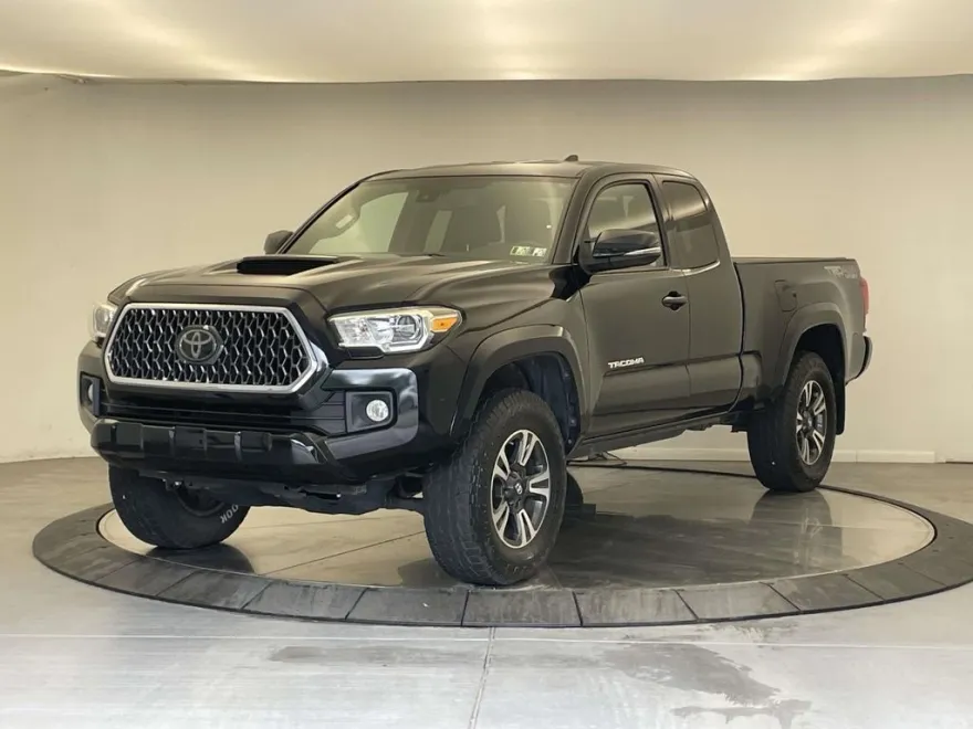 2018 Toyota Tacoma TRD Sport photo 1