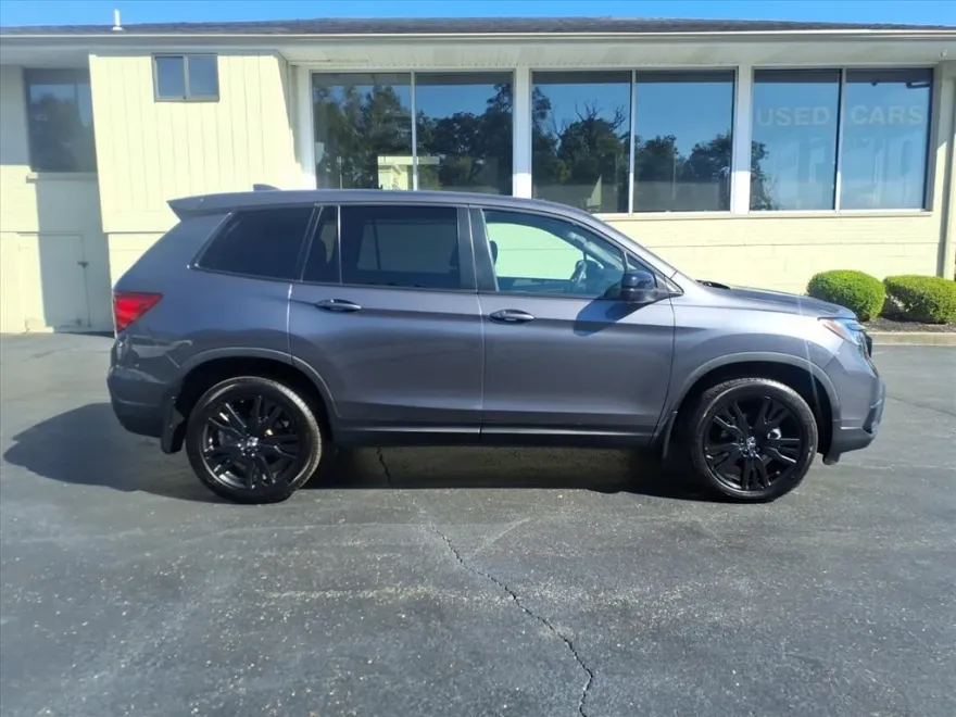 2021 Honda Passport Sport photo 1