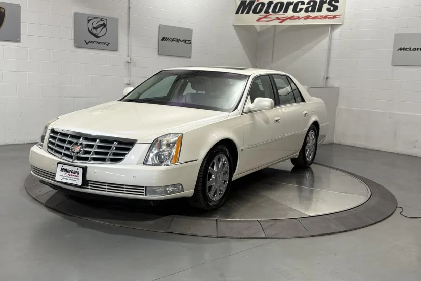 2008 Cadillac DTS Luxury photo 1