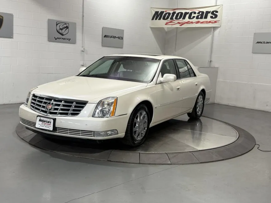 2008 Cadillac DTS Luxury photo 1