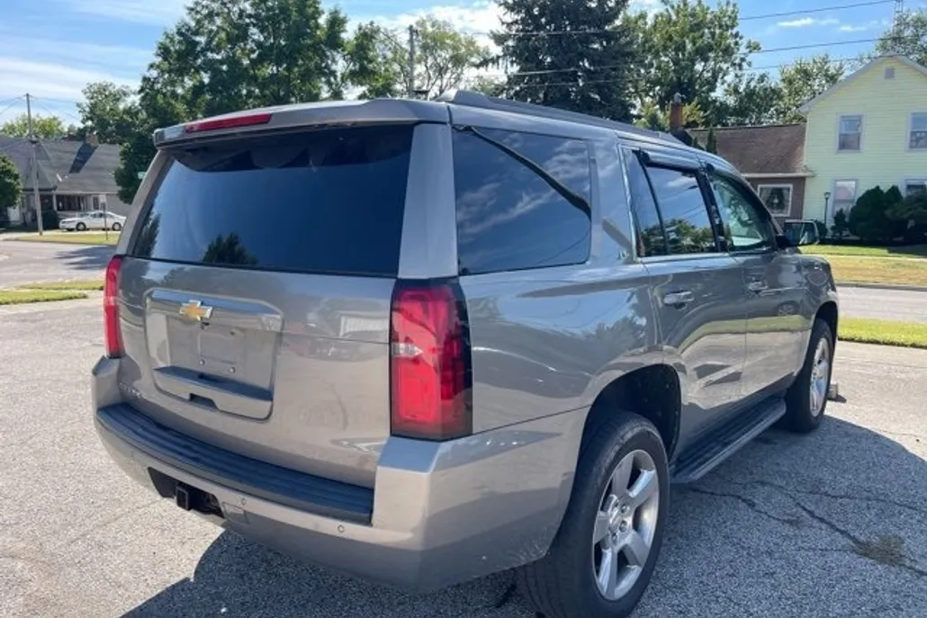 2017 Chevrolet Tahoe LT photo 1