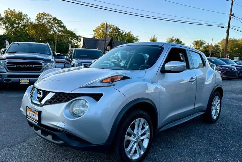 2016 Nissan Juke S photo 1