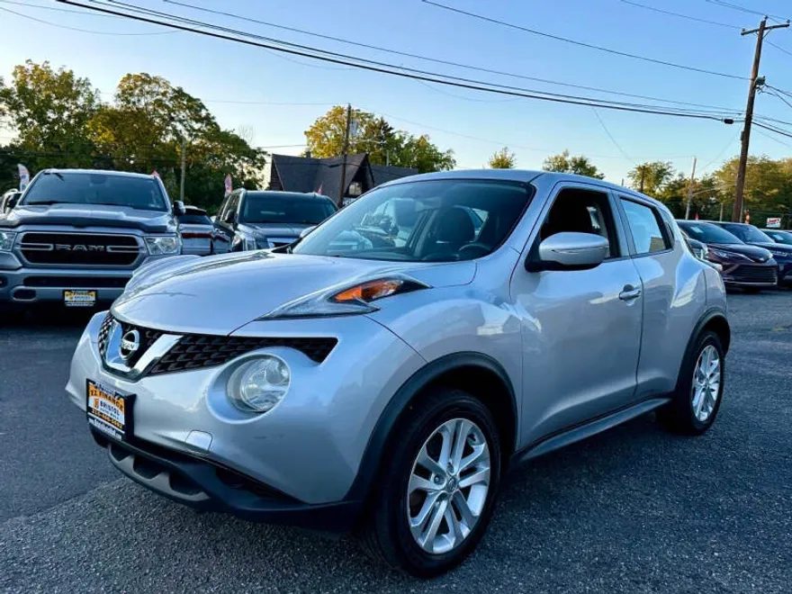 2016 Nissan Juke S photo 1