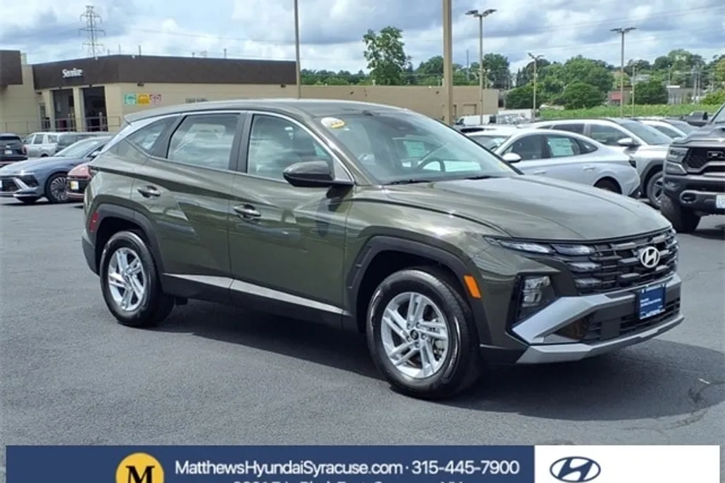 2025 Hyundai Tucson SE photo 1