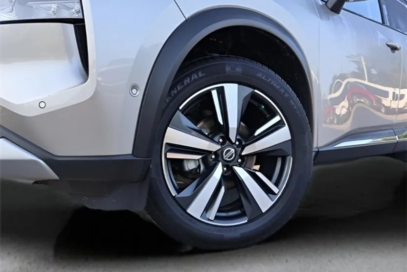 2021 Nissan Rogue Platinum photo 1
