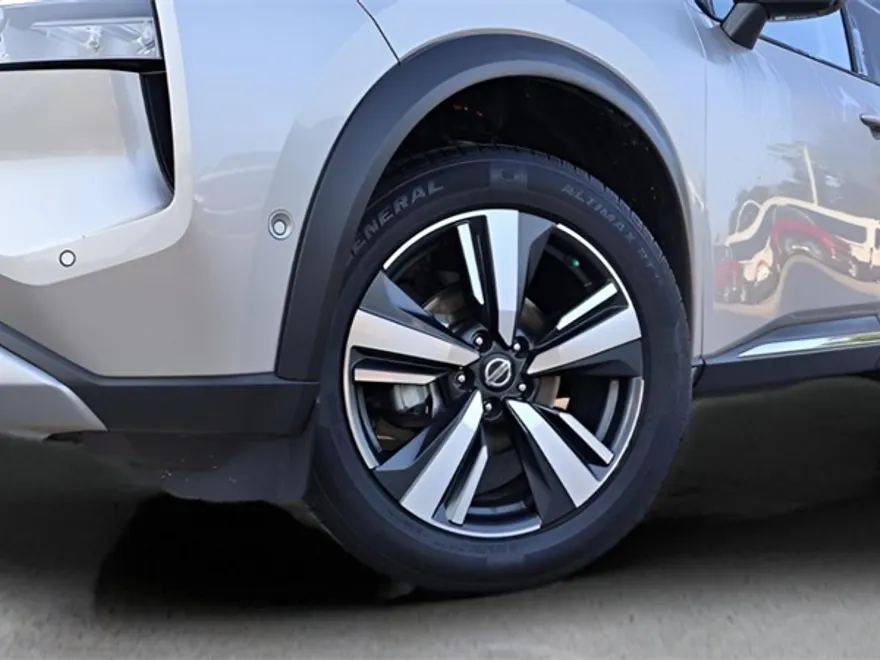 2021 Nissan Rogue Platinum photo 1