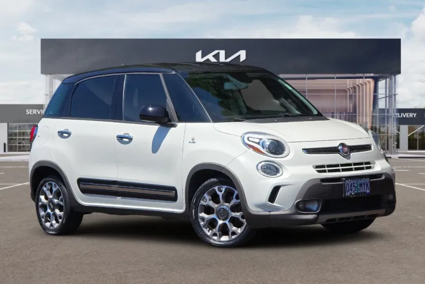 2015 Fiat 500L Trekking photo 1