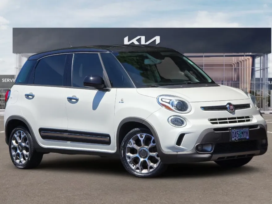 2015 Fiat 500L Trekking photo 1