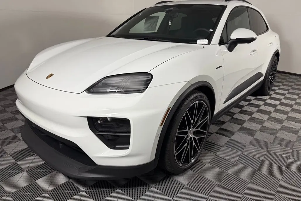 2025 Porsche Macan Electric photo 1