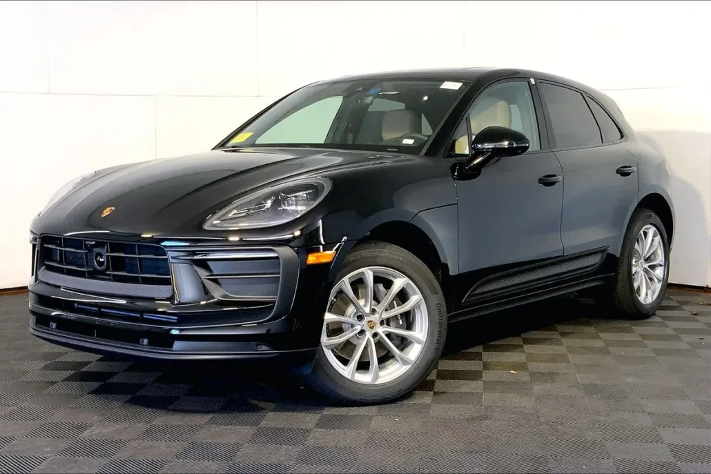 2025 Porsche Macan T photo 1