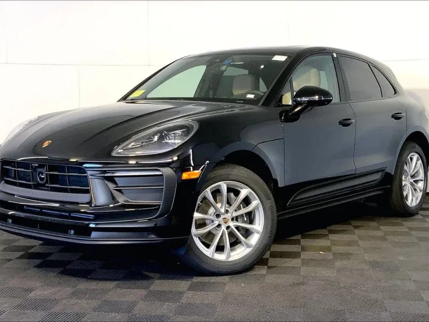 2025 Porsche Macan T photo 1