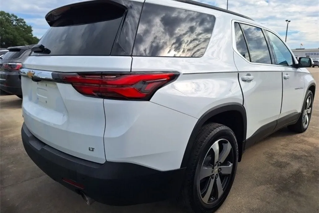 2022 Chevrolet Traverse Leather photo 1