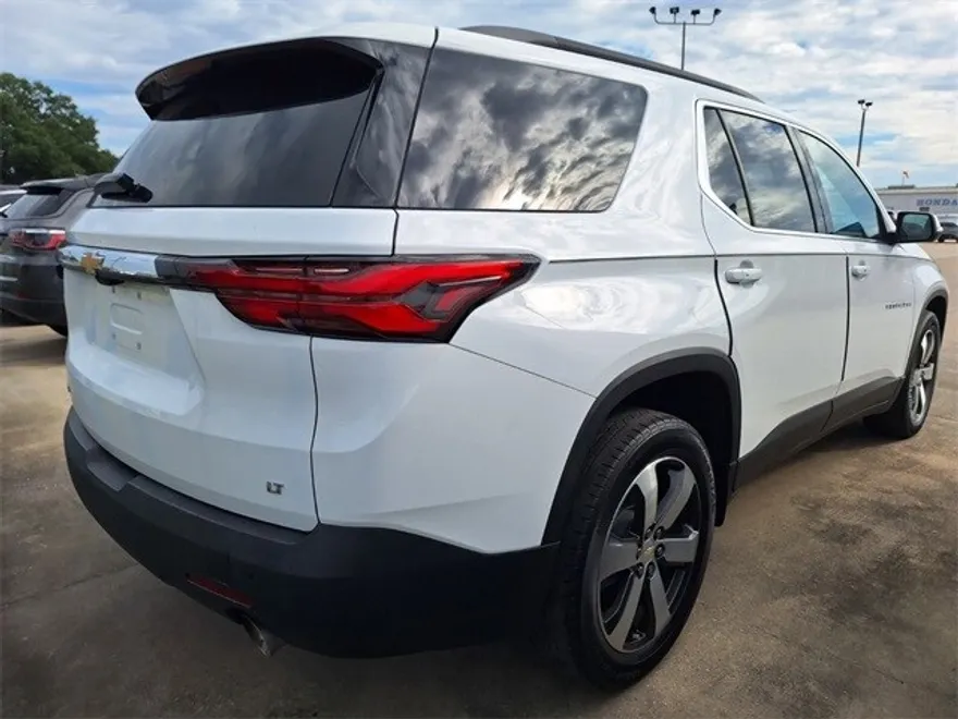 2022 Chevrolet Traverse Leather photo 1