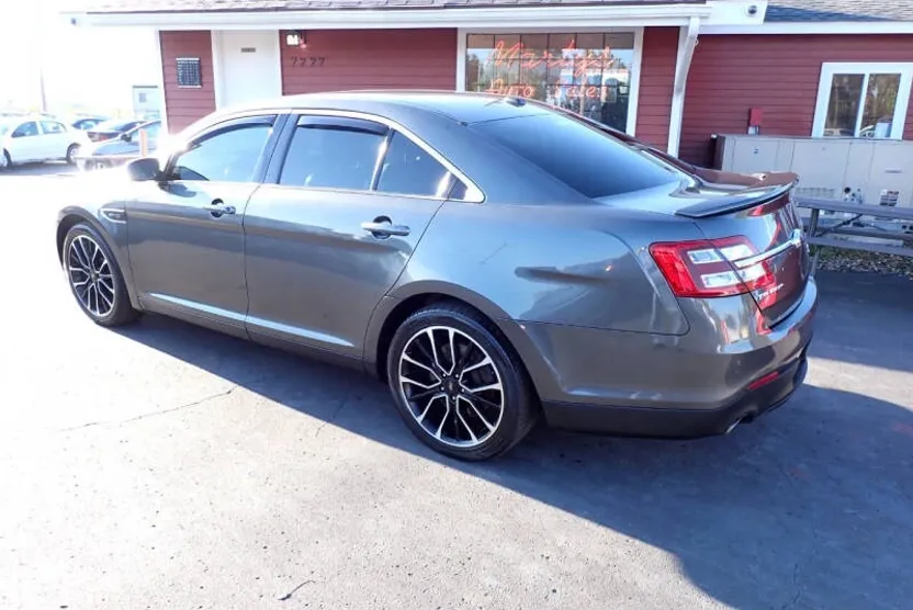 2019 Ford Taurus SHO photo 1