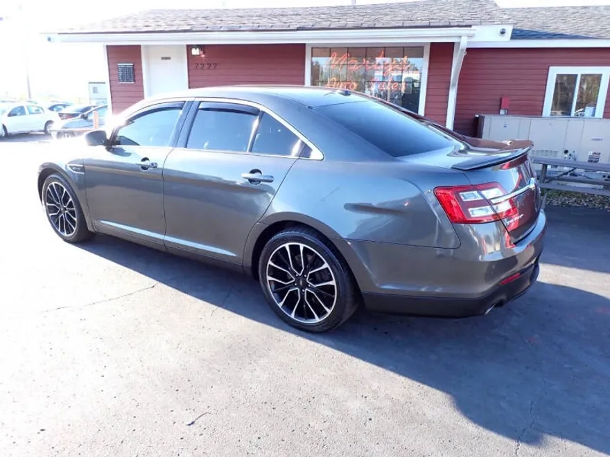 2019 Ford Taurus SHO photo 1