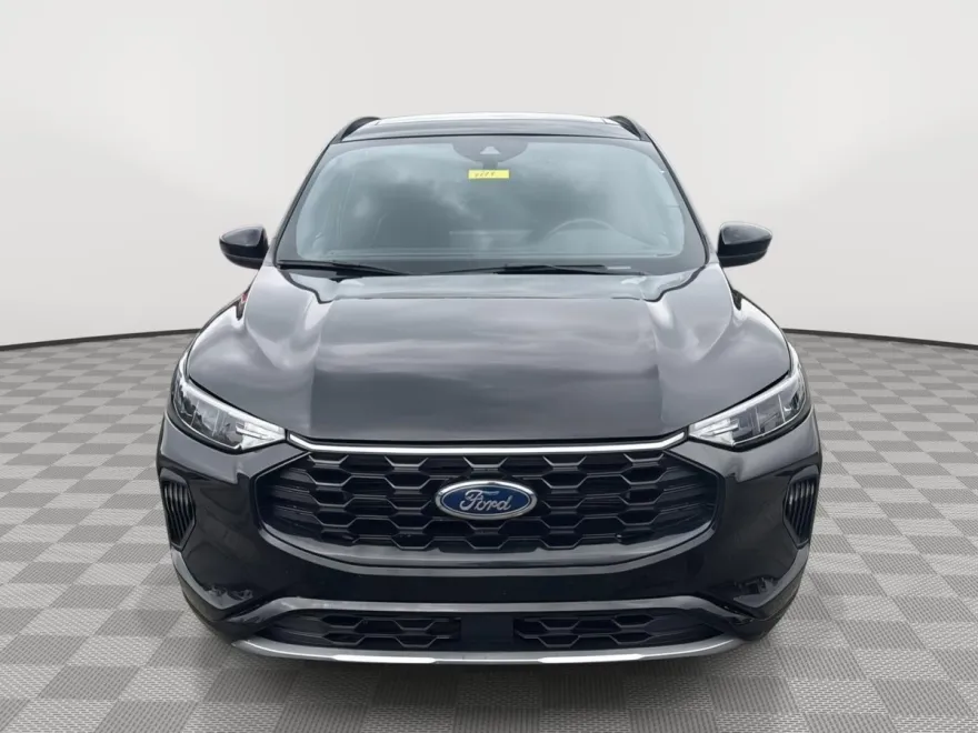2024 Ford Escape ST-Line photo 2