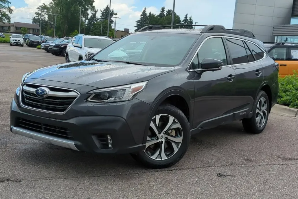 2022 Subaru Outback Limited XT photo 1