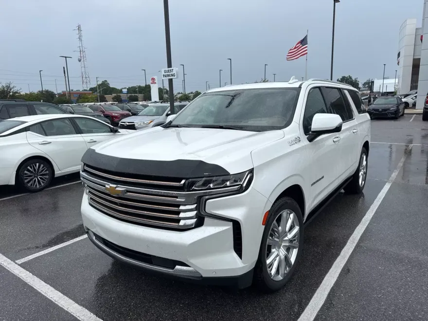2022 Chevrolet Suburban High Country photo 1