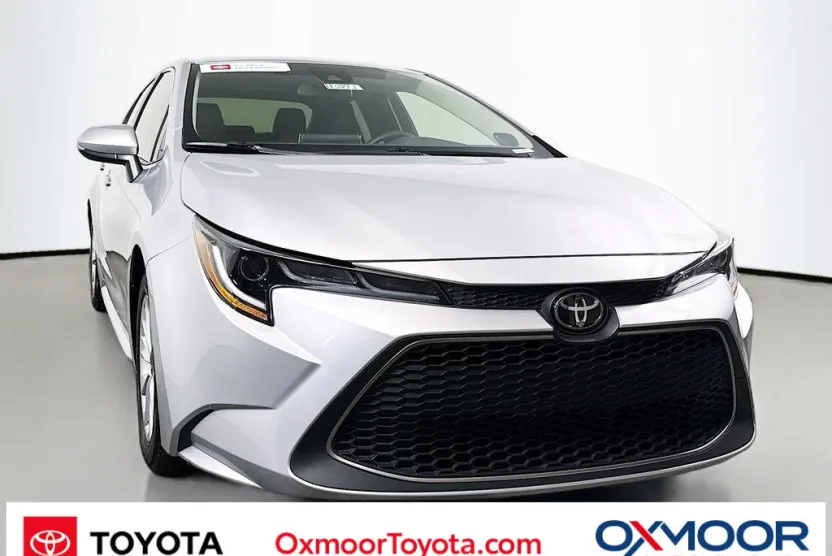 2022 Toyota Corolla XLE photo 1