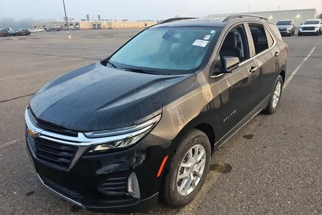 2024 Chevrolet Equinox LT photo 1