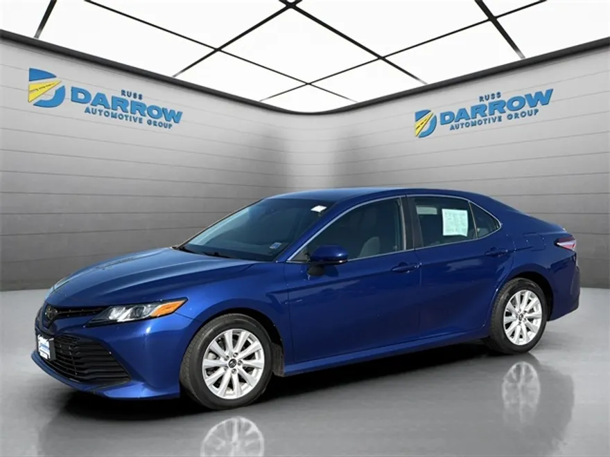2018 Toyota Camry LE photo 1