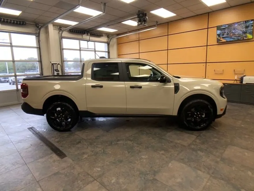 2025 Ford Maverick XLT photo 1