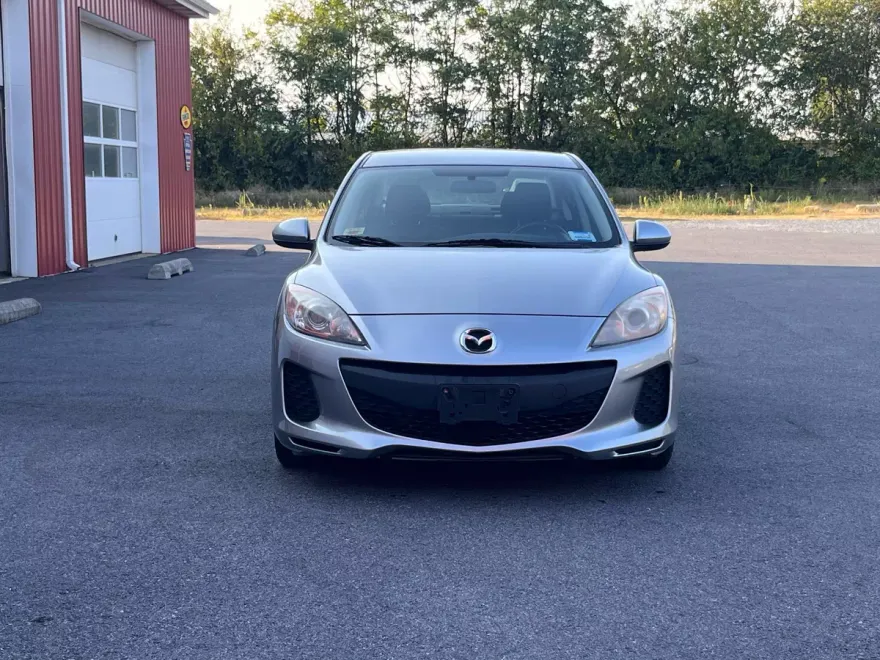 2013 Mazda Mazda3 i SV photo 1