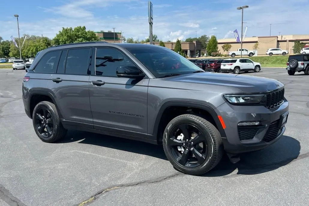 2024 Jeep Grand Cherokee Limited photo 1