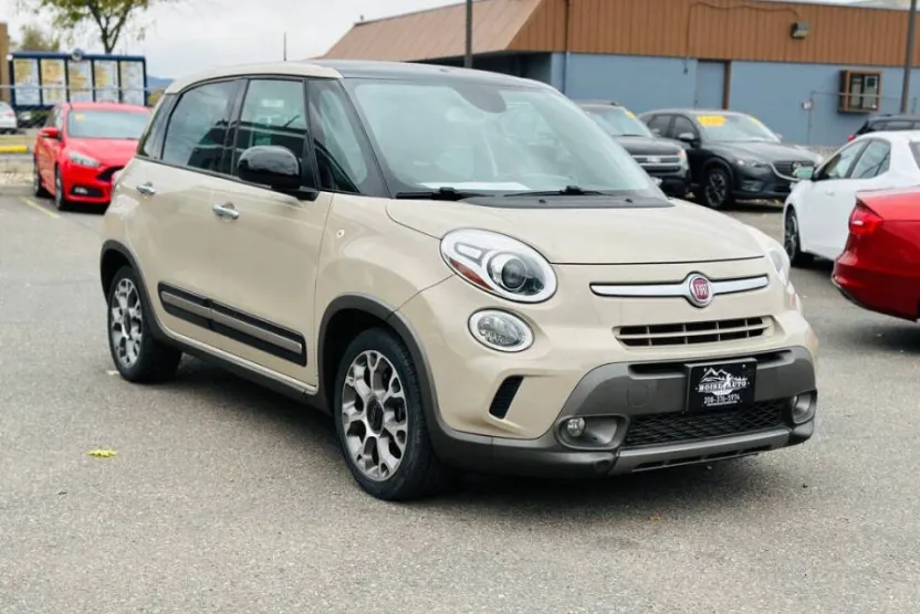 2014 Fiat 500L Trekking photo 1