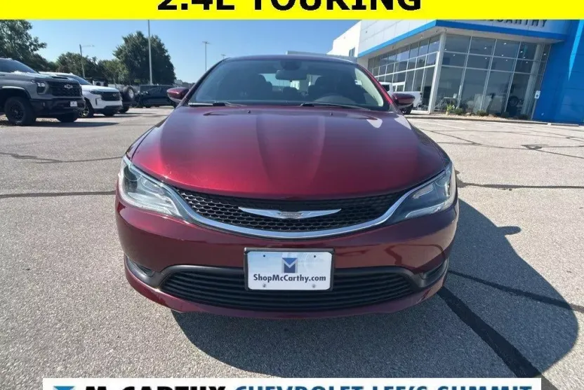 2017 Chrysler 200 LX photo 1