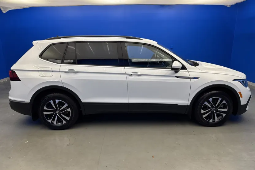 2024 Volkswagen Tiguan S photo 1