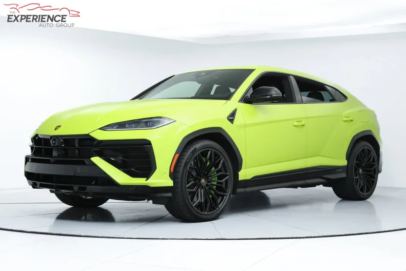 2025 Lamborghini Urus SE photo 1