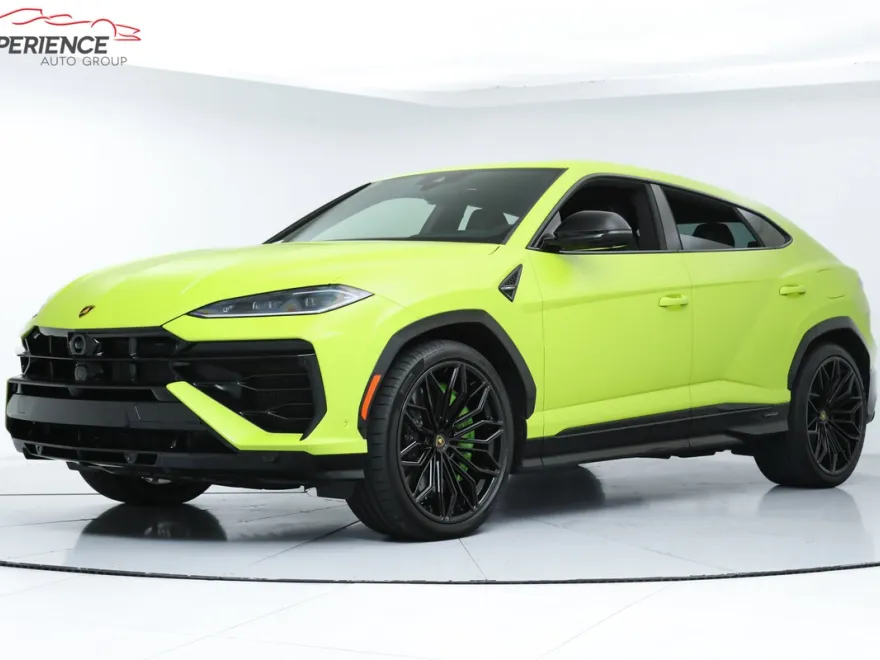 2025 Lamborghini Urus SE photo 1