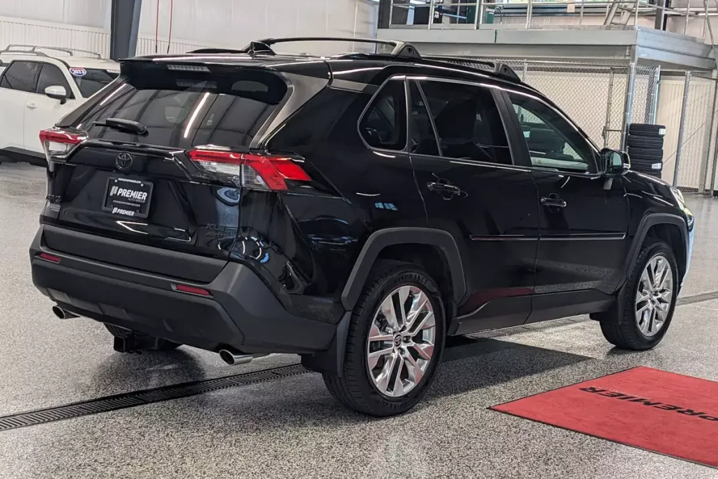 2021 Toyota RAV4 XLE Premium photo 1